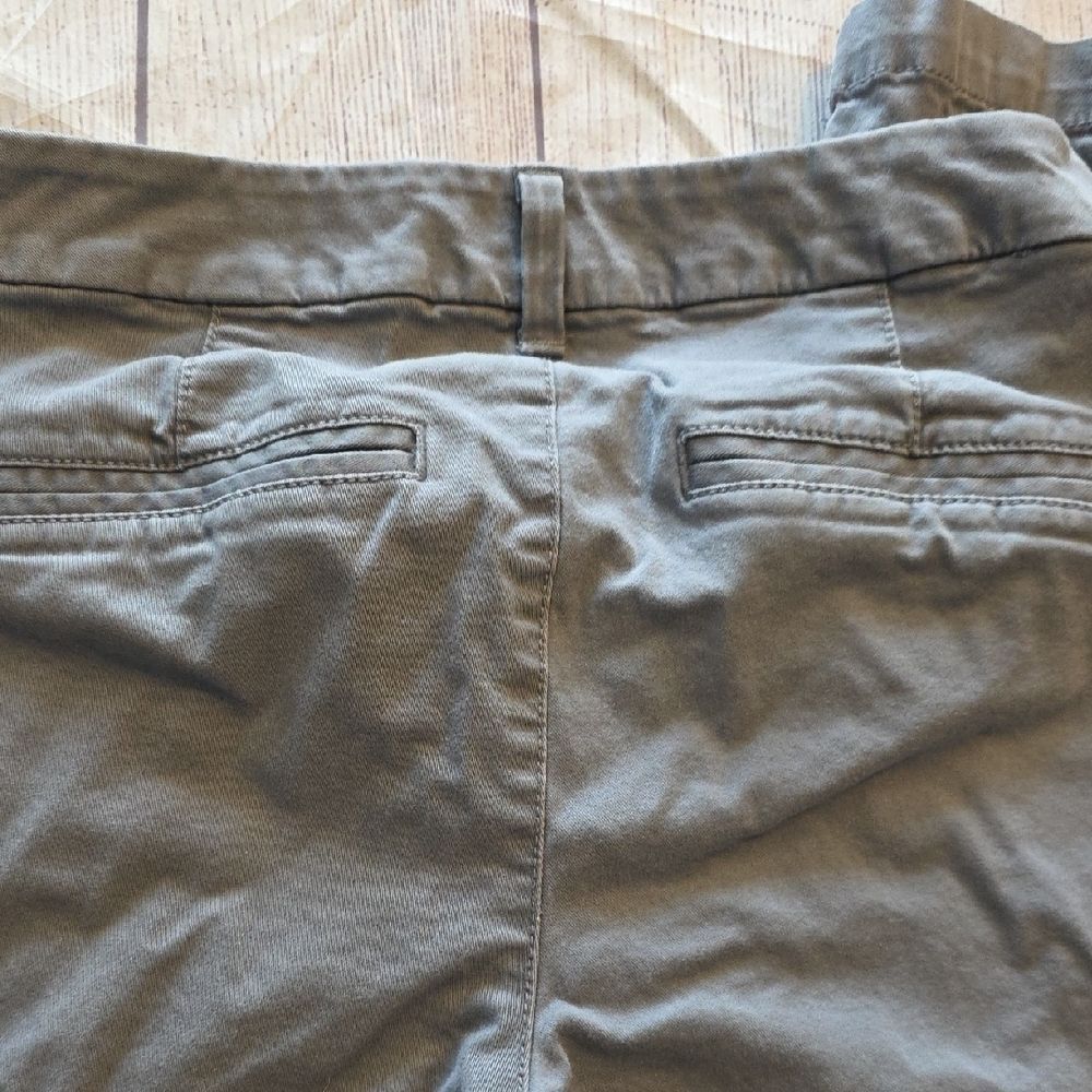 Old Navy Women's Gray Trousers - Picture 5 of 7